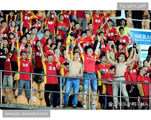 用足球的热血与坚持陪你一起度过心中最难熬的每段低谷瞬间时光里